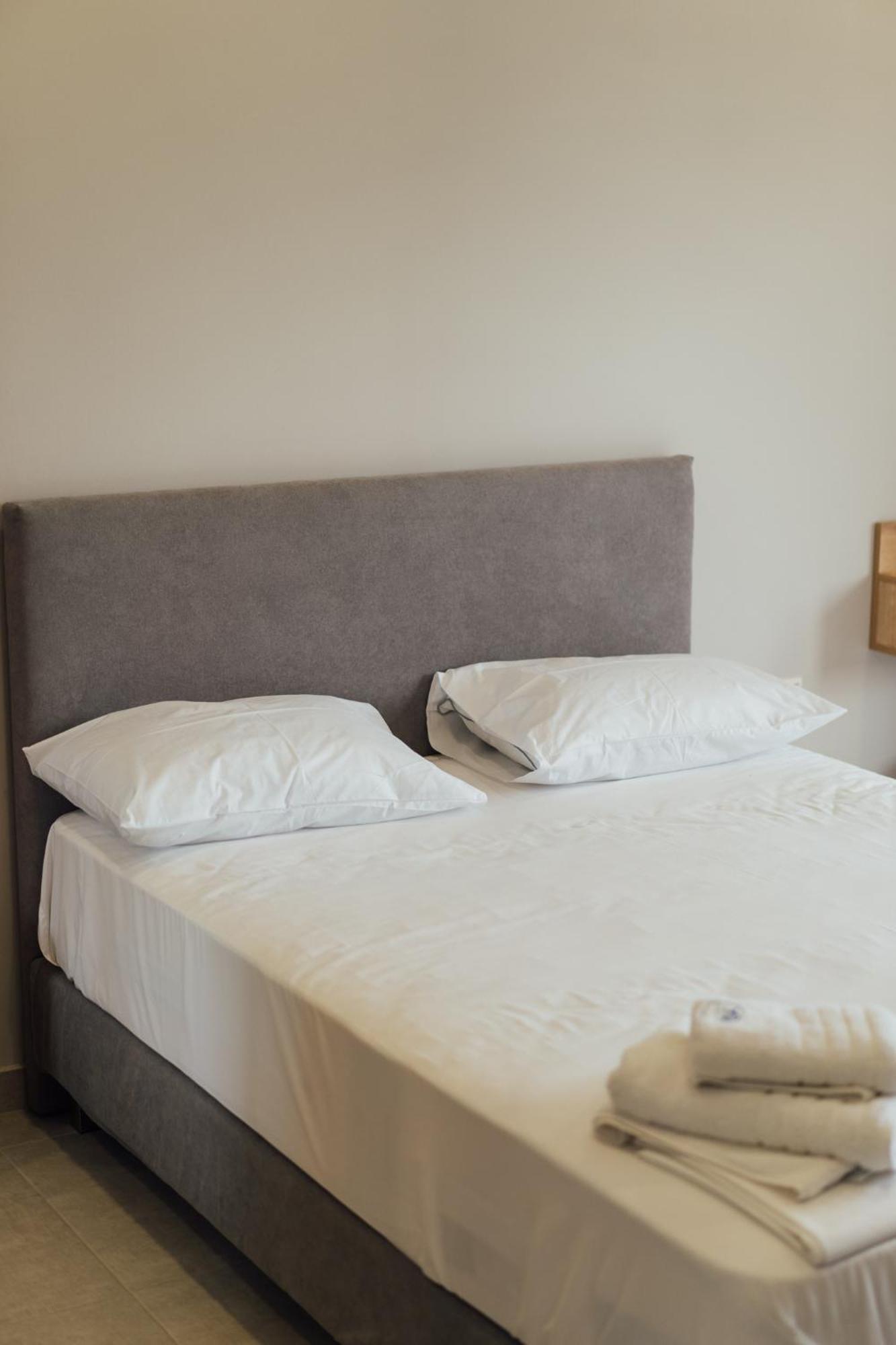 Blue Waves Luxury Suites By The Sea Plomari Esterno foto