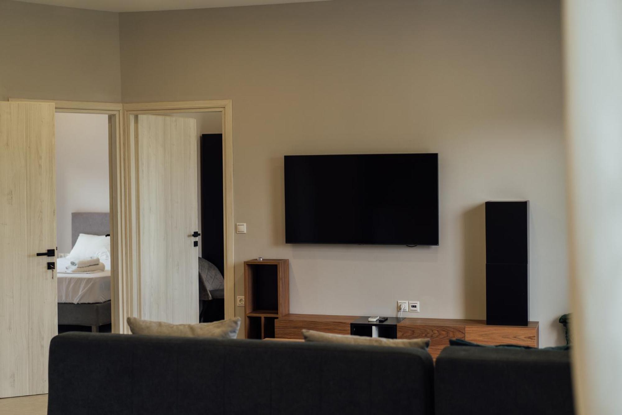 Blue Waves Luxury Suites By The Sea Plomari Esterno foto