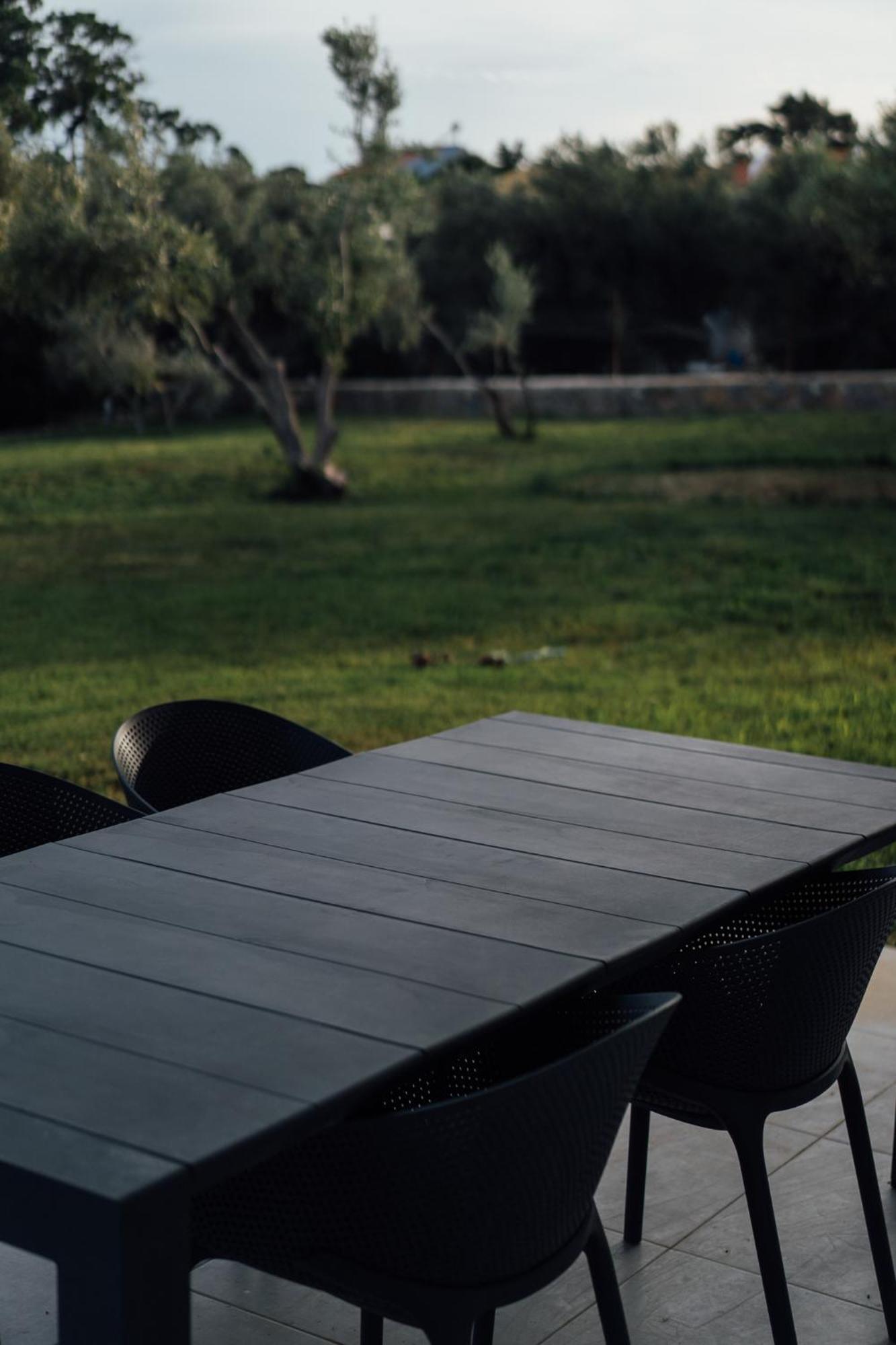 Blue Waves Luxury Suites By The Sea Plomari Esterno foto