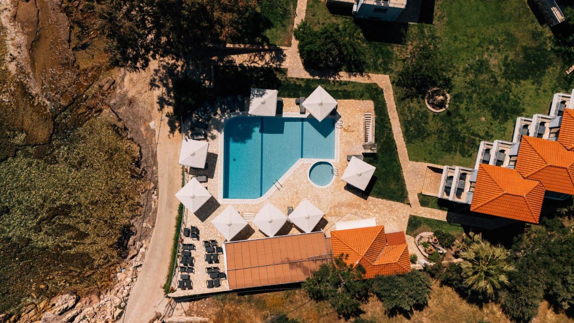 Blue Waves Luxury Suites By The Sea Plomari Esterno foto